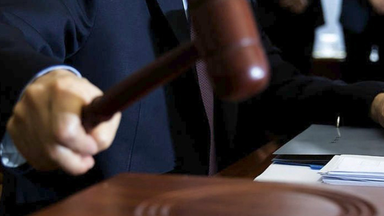 Ελεύθερος με χρηματική εγγύηση ο γιατρός που κατηγορείται για τον θάνατο 14χρονης ύστερα από χειρουργείο Ελεύθερος με χρηματική εγγύηση ο γιατρός που κατηγορείται για τον θάνατο 14χρονης ύστερα από χειρουργείο