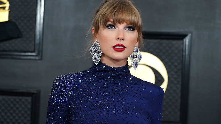Η Τέιλορ Σουίφτ γράφει ιστορία ως η πρώτη γυναίκα καλλιτέχνις με τέσσερα άλμπουμ ταυτόχρονα στo top 10 chart