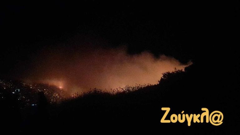 Δερβενοχώρια: Μαίνεται το τεράστιο πύρινο μέτωπο με κατεύθυνση προς τη Μαγούλα