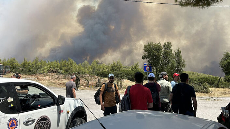 Νέο σημείο συνάντησης για τους εθελοντές των δυνάμεων του ΚΚΕ για τη Μάνδρα Αττικής