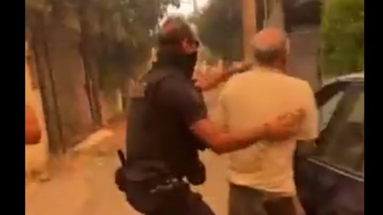 Αγωνιώδεις προσπάθειες απεγκλωβισμού πολιτών στην Μάνδρα και το Λουτράκι