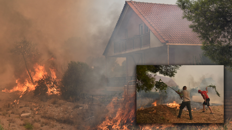 Καίγονται σπίτια στη Μάνδρα