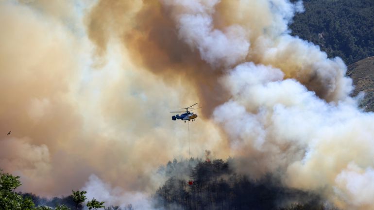 Τουρκία: Μεγάλη πυρκαγιά μαίνεται και στα Δαρδανέλια – 8 χωριά εκκενώθηκαν