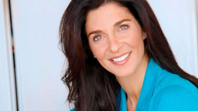 H Ευτυχία Μέλη με τρεμάμενη φωνή για τη φωτιά στο Λαγονήσι: «Κάηκε το σπίτι του ξαδέλφου μου»