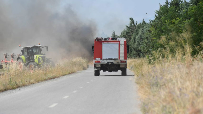 Υπο έλεγχο πυρκαγιά στον κόμβο Πλατυκάμπου στη Λάρισα