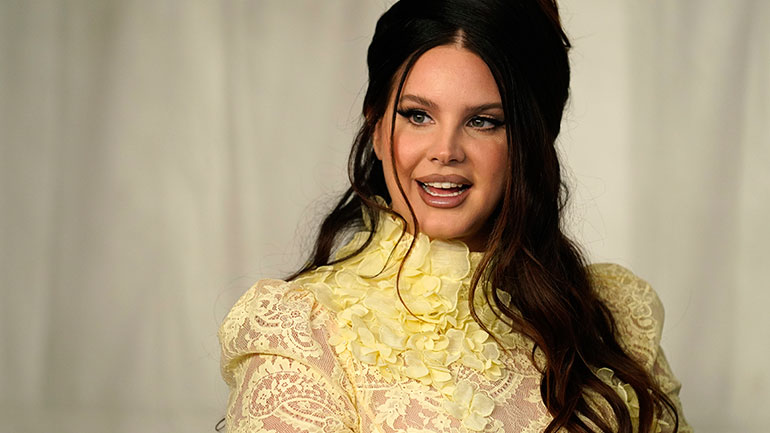 Συνελήφθη άνδρας που απειλούσε να σκοτώσει τη Λάνα Ντελ Ρέι