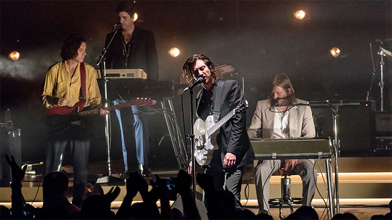 Arctic Monkeys: Απόψε η πρώτη ζωντανή εμφάνισή τους στο Realease Athens