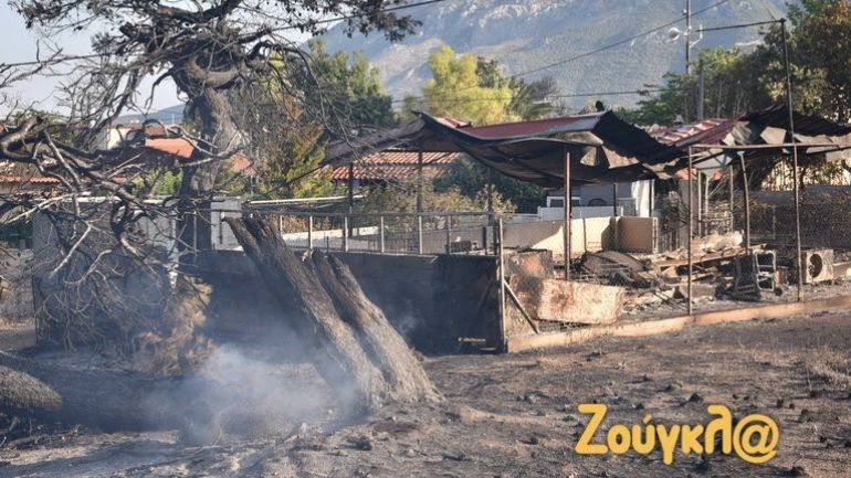 Δήμαρχος Λουτρακίου στο zougla.gr:  «Η φωτιά μπαίνει μέσα στα σπίτια στους οικισμούς Άγιος Χαράλαμπος και Πανόραμα»