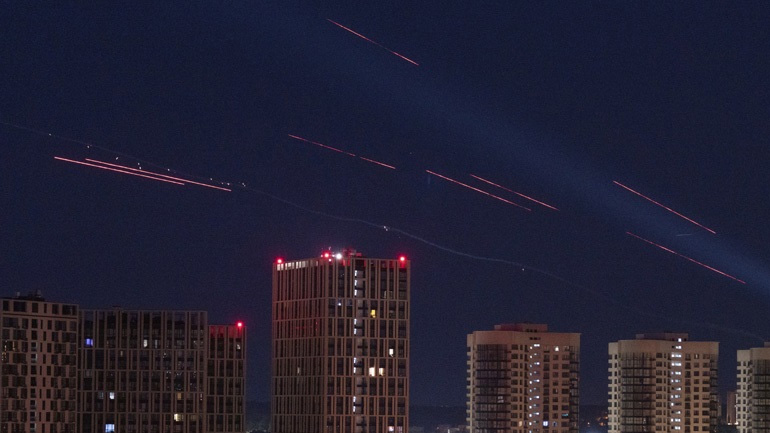 Ρωσική αεροπορική επιδρομή στο Κίεβο