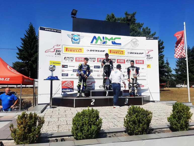 Στο ψηλότερο σκαλί του βάθρου στην απονομή του Βαλκανικού Πρωταθλήματος