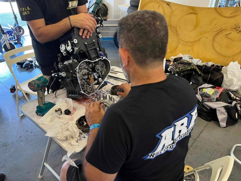 Το κιβώτιο ταχυτήτων επισκευάζεται