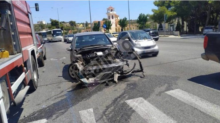 Νεκρός υποπλοίαρχος του Πολεμικού Ναυτικού στο τροχαίο δυστύχημα στη Μαραθώνος