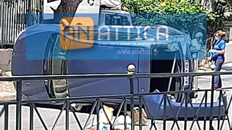 Νέα Μάκρη: Σοβαρό τροχαίο με ανατροπή και απεγκλωβισμό τραυματία στη Λ. Μαραθώνος