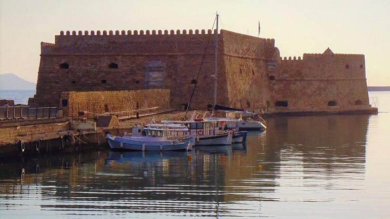 Συναγερμός στο Ηράκλειο: 12χρονος έπεσε από το Κουλέ και τραυματίστηκε