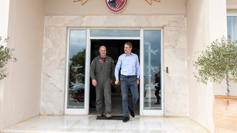 Στο συντονιστικό της Πυροσβεστικής ο Μητσοτάκης – Δεν θα βρεθεί στην Καλαμάτα