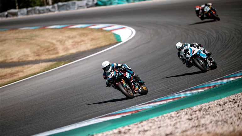 Κόντρα μεταξύ Honda CBR1000 RRR SP εναντίον Ducati V4R και Yamaha R1