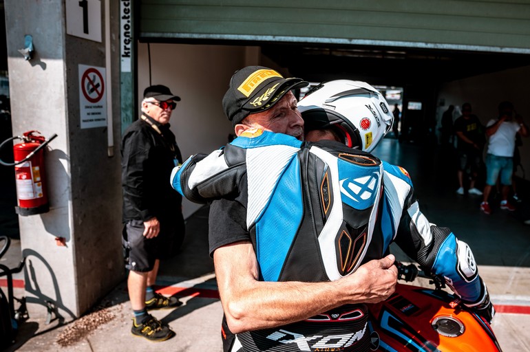 Ο πατέρας του Δημήτρη πάντα στο πλευρό του