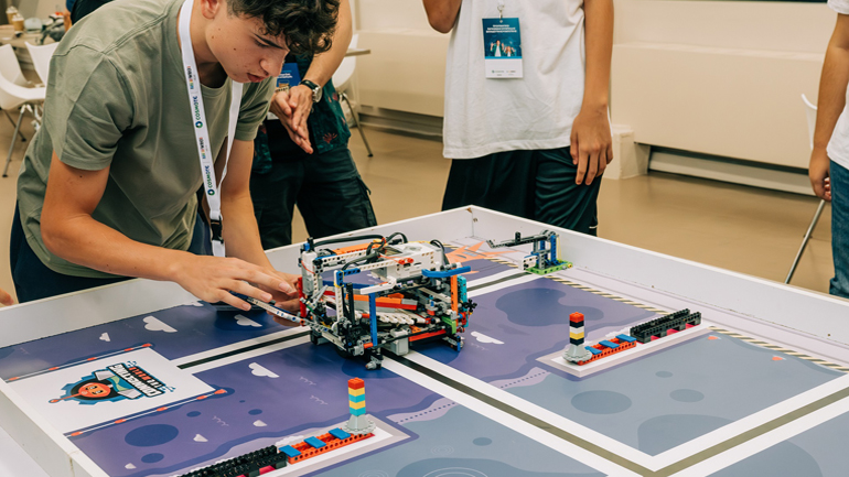 Η Παγκόσμια Ολυμπιάδα Ρομποτικής 2023 υποδέχεται 7 ελληνικές ομάδες – Από τον WRO Hellas με στρατηγικό συνεργάτη την COSMOTE