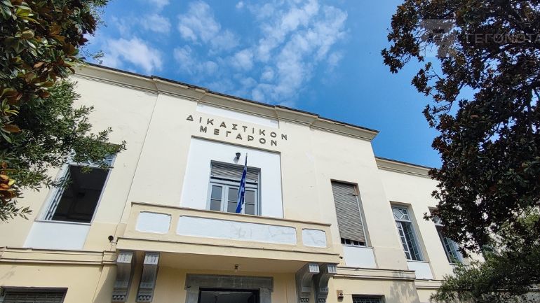 Βόλος: 25χρονος χτύπησε τη μητέρα του με το αυτοκίνητο – Στο εδώλιο μετά από μήνυση