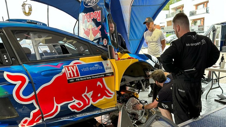 Έτοιμος να κλάψει είναι ο Εσθονός. Γνωρίζει οτι αλλάζοντας κινητήρα έχει στο τσεπάκι του ενα σκληρό "πέναλτι"