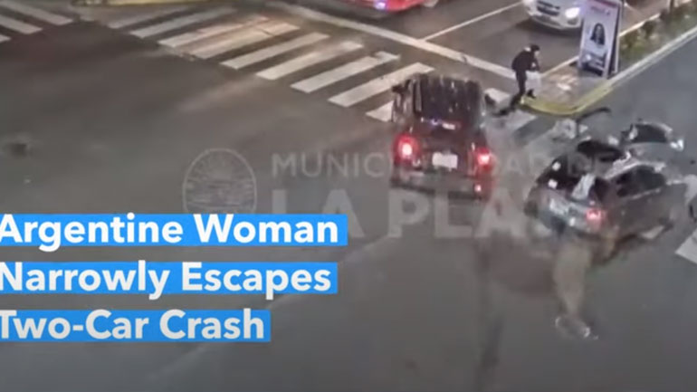 Πεζή γυναίκα είχε άγιο και γλύτωσε από θαύμα – Και οι 3 όμως πέρασαν με κόκκινο