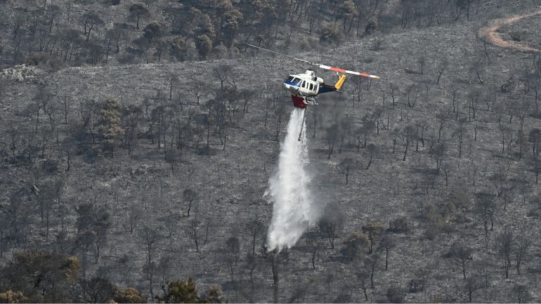 Πυρκαγιές: Η Τουρκία στέλνει στην Ελλάδα 2 πυροσβεστικά αεροσκάφη και 1 ελικόπτερο