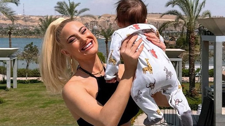 Ιωάννα Τούνη: Θηλάζει τον 6 μηνών γιο της στο γυμναστήριο