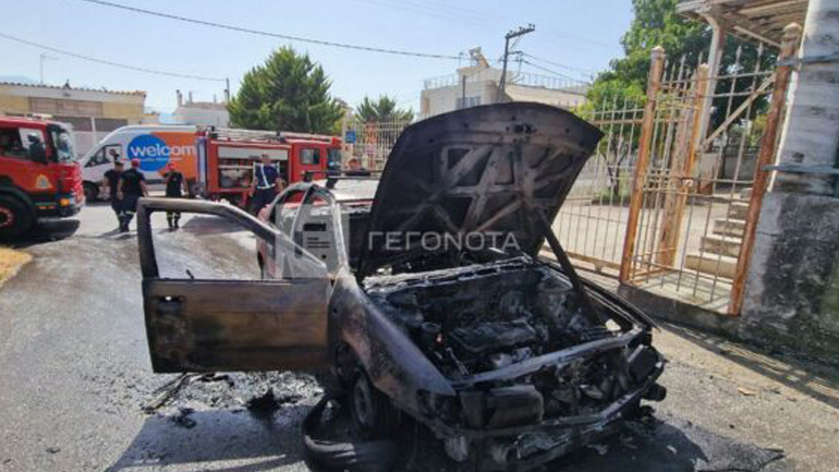 Λαμπάδιασε αυτοκίνητο στις Αλυκές – Τύχη «βουνό» για τον οδηγό και το 5χρονο εγγόνι του