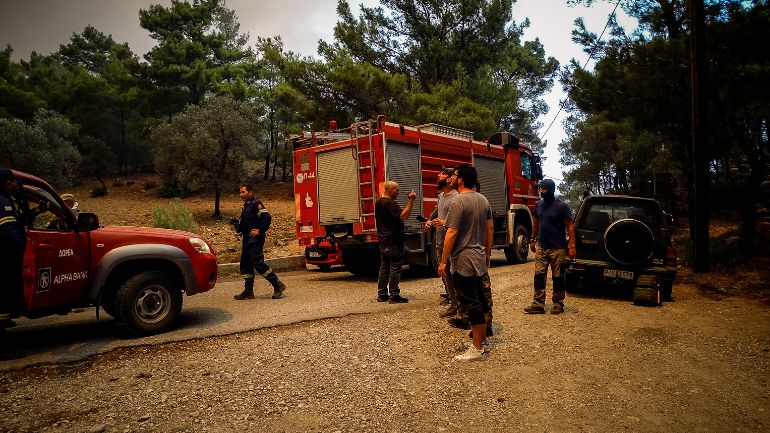 Ρόδος: Στο νοσοκομείο εθελοντής πυροσβέστης με εγκαύματα