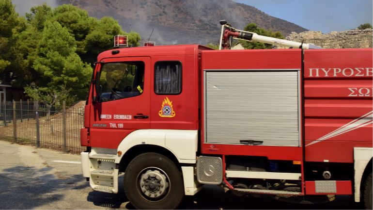 Φωτιά έξω από το χωριό Λοφίσκος στη Θεσσαλονίκη