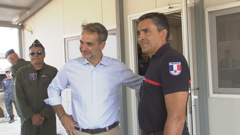 Συγχαρητήρια Mητσοτάκη στις δυνάμεις αεροπυρόσβεσης: «Κάνετε πολύ σπουδαία δουλειά, σας είμαστε βαθιά υποχρεωμένοι»