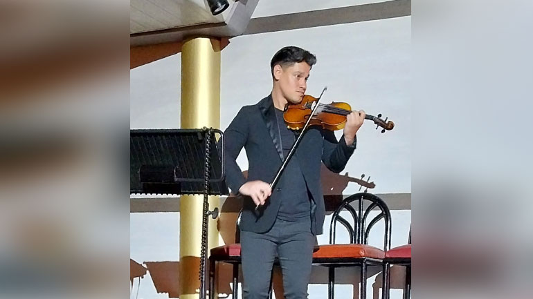 Με βιολιστή στο κύμα…