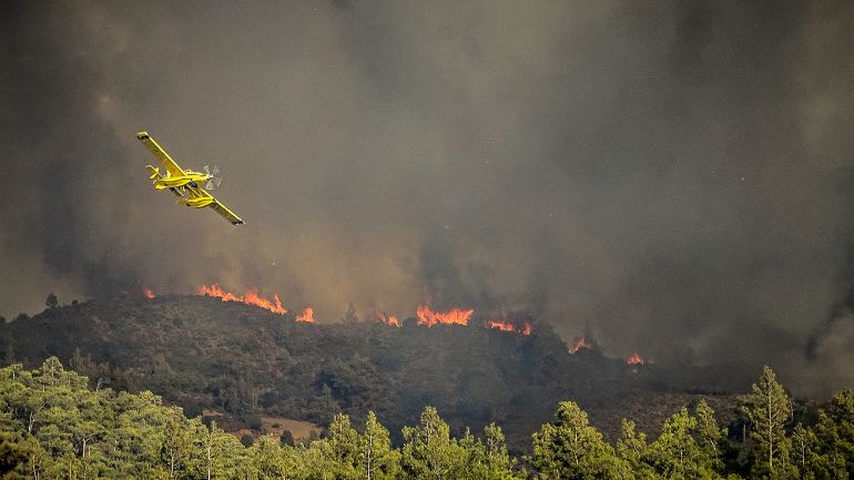 Φωτιά στον Αστακό Αιτωλοακαρνανίας – Καίει δασική έκταση