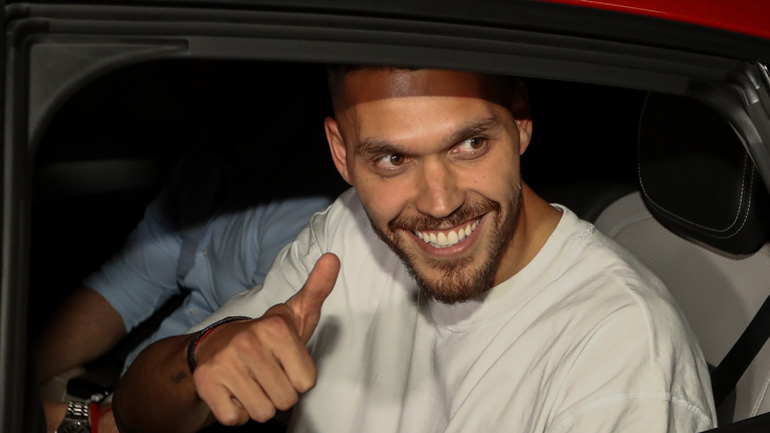 Στην Αθήνα ο Φρέιρε – «Το πιο μεγάλο βήμα στην καριέρα μου ο Ολυμπιακός»