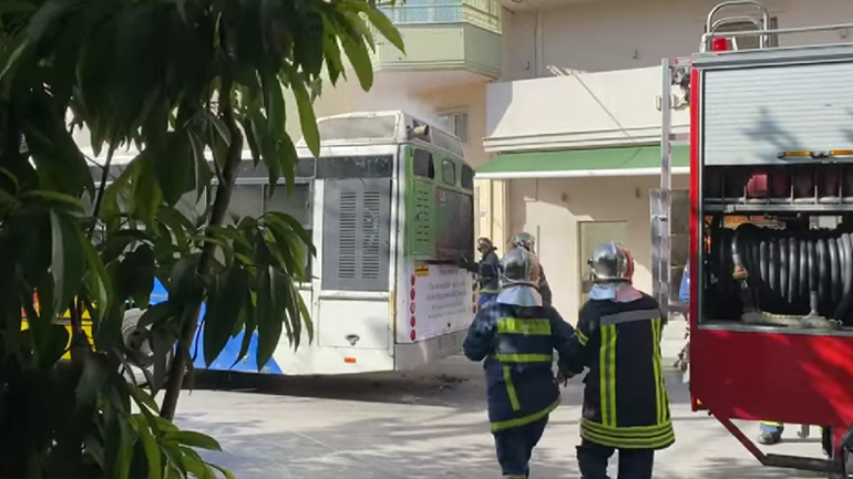 Φωτιά εκδηλώθηκε σε εν κινήσει λεωφορείο του ΟΑΣΘ – Με ασφάλεια αποβιβάστηκαν οι επιβάτες
