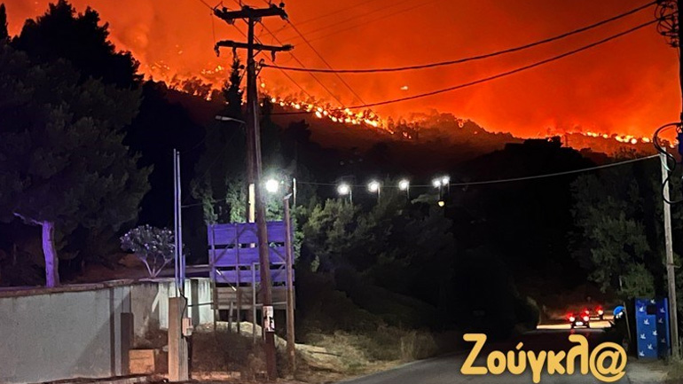 Φωτιά στο Αίγιο – Εκκενώθηκαν οι οικισμοί Καθολικό, Κάστρο και Τράπεζα