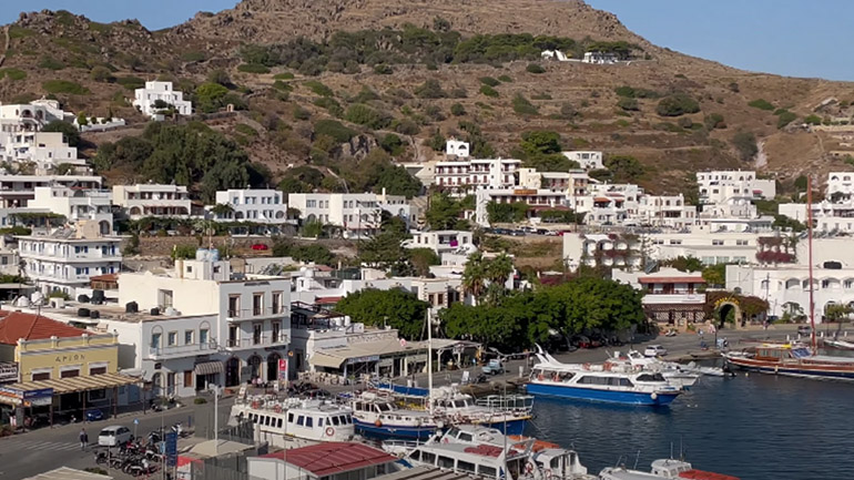 Το εγκώμιο της Ελλάδας και της Πάτμου «πλέκει» η Ιταλική Corriere Della Sera