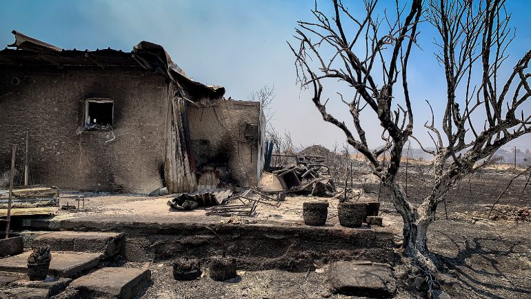 Ενεργοποιήθηκε η ευρωπαϊκή υπηρεσία Copernicus για τις πυρκαγιές σε Αίγιο, Κέρκυρα και Κάρυστο