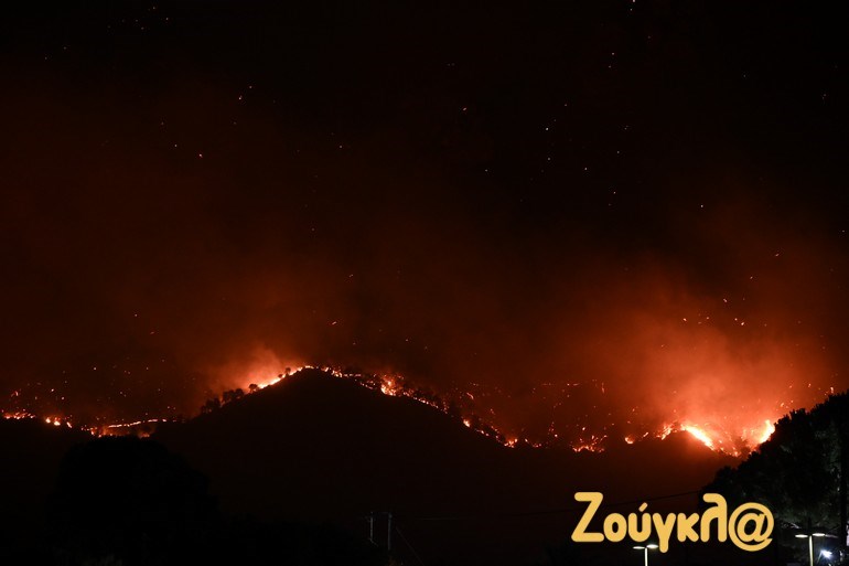 Ανεξέλεγκτο ήταν το μέτωπο της πυρκαγιάς όλη τη νύχτα