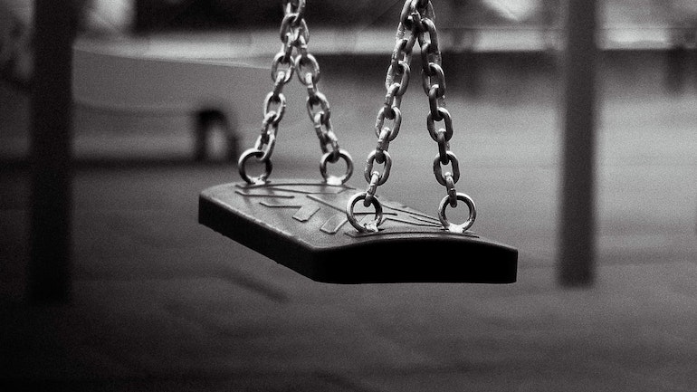 Πέθανε εργαζόμενος στον Δήμο Καλλιθέας που πήγε να ανοίξει παιδική χαρά εν μέσω καύσωνα