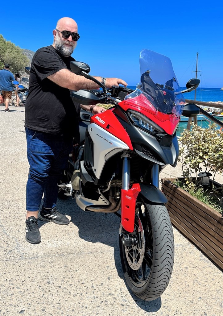 Ο Μπάμπης Στόκας ετοιμάζεται να δοκιμάσει και την V2 Pikes Peak