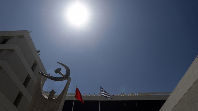 ΚΚΕ: «Στάχτη» το κυβερνητικό αφήγημα περί δήθεν «προστασίας της ανθρώπινης ζωής»