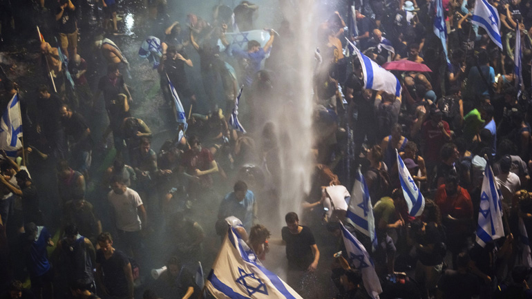 Αυτοκίνητο παρέσυρε διαδηλωτές στο Ισραήλ – Τρεις τραυματίες