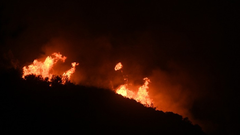 Μάχη με τις αναζωπυρώσεις σε Ρόδο, Κάρυστο και Κέρκυρα