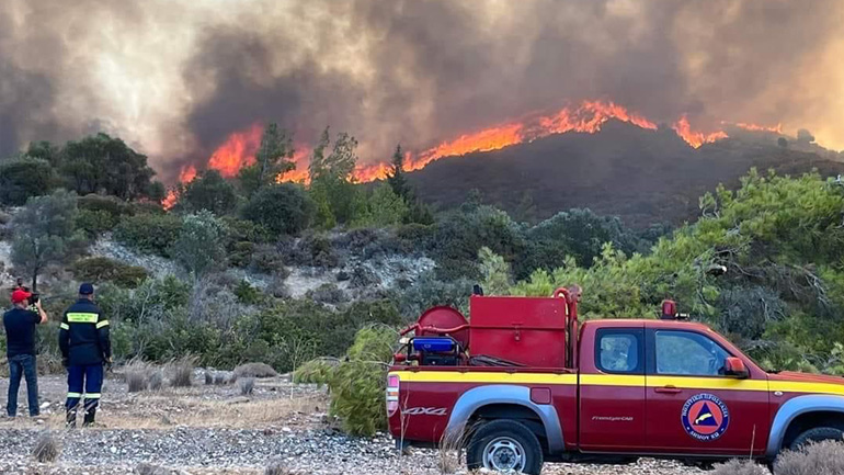 Φωτιά στη Ρόδο: Εντολή εκκένωσης στο Γεννάδι