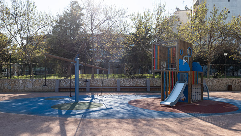 Καλλιθέα: Πέθανε εργαζόμενος την ώρα που άνοιγε παιδική χαρά εν μέσω καύσωνα