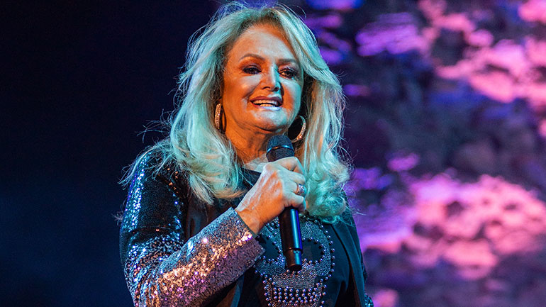 Η Bonnie Tyler και ο Chris Norman σε μια μοναδική συναυλία στον λόφο της Σάνης Η Bonnie Tyler και ο Chris Norman σε μια μοναδική συναυλία στον λόφο της Σάνης