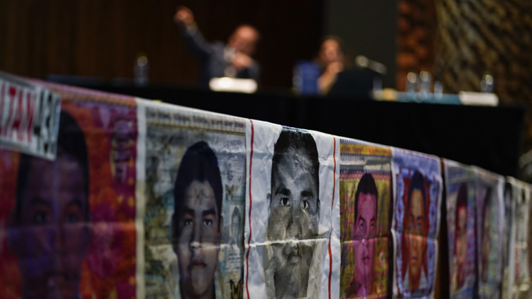 Το Μεξικό συγκαλύπτει στοιχεία για τους 43 εξαφανισμένους φοιτητές, σύμφωνα με ξένους ειδικούς