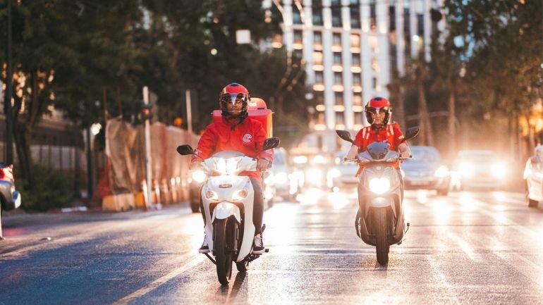 Έκτακτα μέτρα για την αντιμετώπιση της θερμικής καταπόνησης των εργαζομένων του ιδιωτικού τομέα – Τι ισχύει για τα delivery