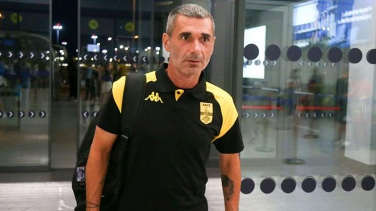 Απίστευτο: Διαπιστευμένος δημοσιογράφος εμφανίστηκε με φανέλα του ΠΑΟΚ στη συνέντευξη Τύπου του Άρη!